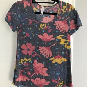 XS Lularoe Classic T